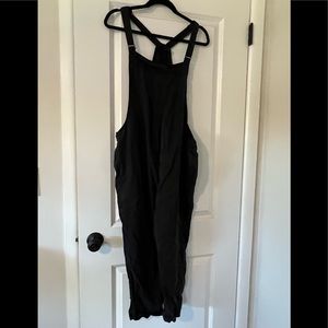 A Pea in the Pod Maternity Overalls Size L